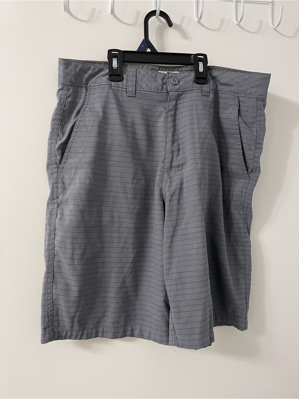 Hang Ten Men's Gray Striped Flat Front Shorts